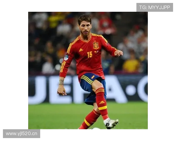 拉莫斯又开始用豪车“炫富”，球场上拼命躺平背后藏啥秘密？