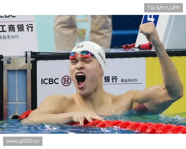 蒋圣龙这生活咋回事儿？训练一身汗，钱包却比我都鼓起来了！